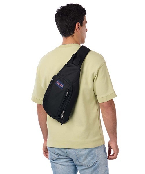 JANSPORT（ジャンスポーツ）の「【JANSPORT/ジャンスポーツ】MOVE SLING/ナイロンボディバッグ・ウエストポーチ・スリングバッグ（ボディバッグ/ウエストポーチ・メンズ・ブラック・FREE）」の2枚目の写真