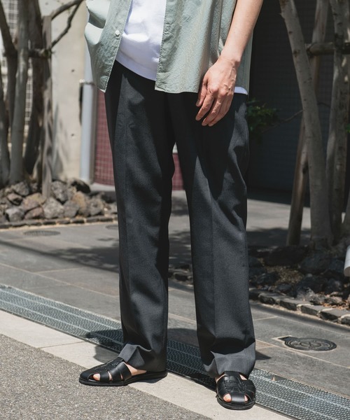 URBAN RESEARCH DOORS（アーバンリサーチドアーズ）の「『接触冷感/防シワ/UVカット/マシンウォッシャブル』ドライギャバジン イージースラックス（その他パンツ・メンズ・ネイビー/チャコールグレー/グレー・LARGE/MEDIUM）」の2枚目の写真