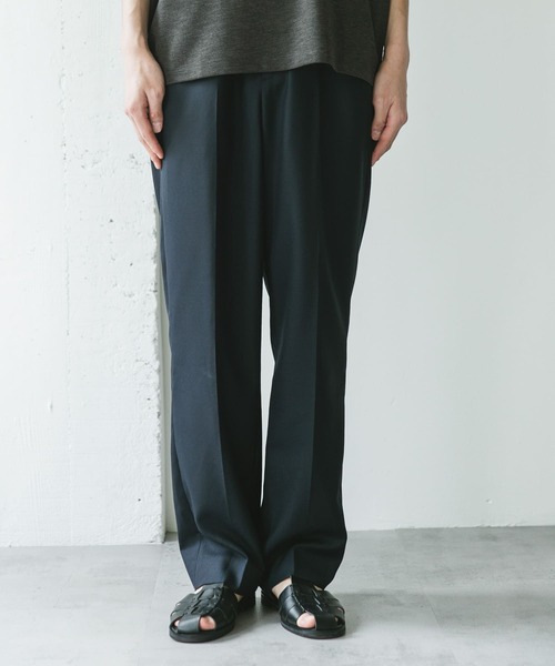 URBAN RESEARCH DOORS（アーバンリサーチドアーズ）の「『接触冷感/防シワ/UVカット/マシンウォッシャブル』ドライギャバジン イージースラックス（その他パンツ・メンズ・ネイビー/チャコールグレー/グレー・LARGE/MEDIUM）」の14枚目の写真