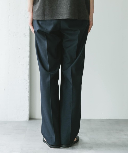 URBAN RESEARCH DOORS（アーバンリサーチドアーズ）の「『接触冷感/防シワ/UVカット/マシンウォッシャブル』ドライギャバジン イージースラックス（その他パンツ・メンズ・ネイビー/チャコールグレー/グレー・LARGE/MEDIUM）」の16枚目の写真