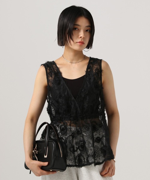 BAYFLOW（ベイフロー）の「[前後で着られる]2WAYレースベスト（ベスト・レディース・ブラック/グレー/オフホワイト・FREE）」の2枚目の写真