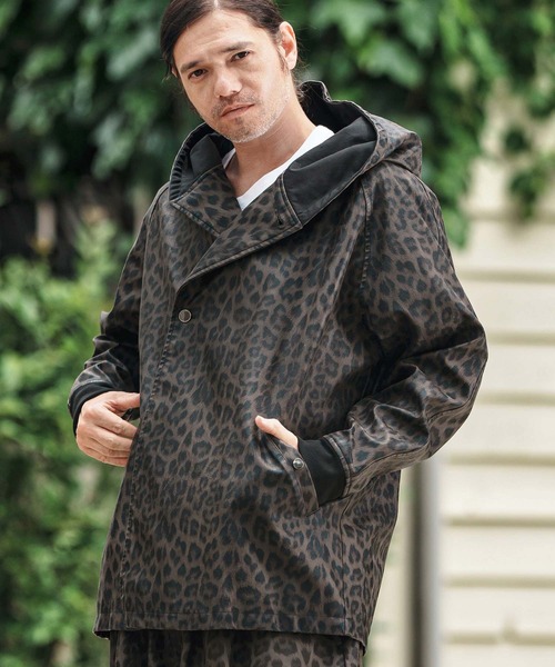 CAMBIO（カンビオ）の「mj10838- Leopard Synthetic Leather Poncho Like Jacket ポンチョ風ジャケット（その他アウター・メンズ・ブラウン/チャコール・S/M/L）」の3枚目の写真