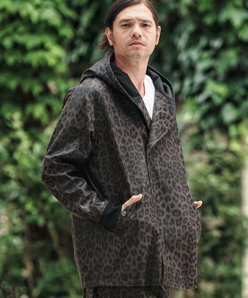 CAMBIO（カンビオ）の「mj10838- Leopard Synthetic Leather Poncho Like Jacket ポンチョ風ジャケット（その他アウター・メンズ・ブラウン/チャコール・S/M/L）」の4枚目の写真