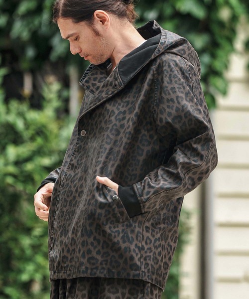 CAMBIO（カンビオ）の「mj10838- Leopard Synthetic Leather Poncho Like Jacket ポンチョ風ジャケット（その他アウター・メンズ・ブラウン/チャコール・S/M/L）」の5枚目の写真