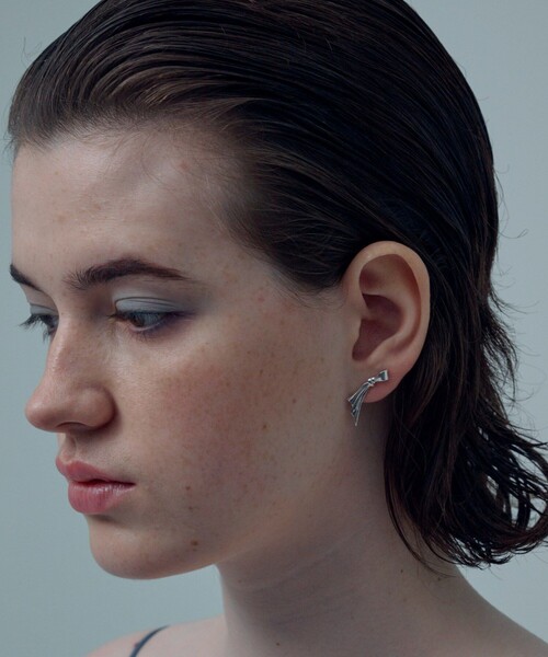 and cloud(アンドクラウド)の「Flutter Bow Ear Clip M(イヤーカフ・レディース・シルバー・FREE)」の5枚目の写真