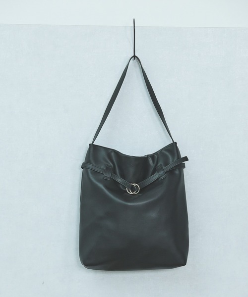 LAKOLE（ラコレ）の「ベルトデザインワンハンドルトートバッグ / 499915（ショルダーバッグ・レディース・ブラウン/オフホワイト/ブラック・FREE）」の3枚目の写真