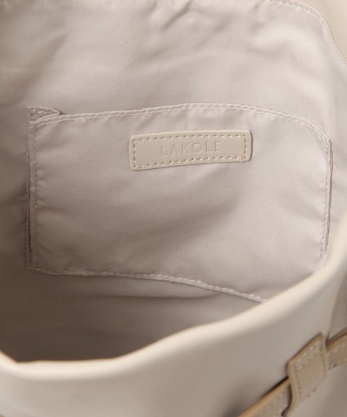 LAKOLE（ラコレ）の「ベルトデザインワンハンドルトートバッグ / 499915（ショルダーバッグ・レディース・ブラウン/オフホワイト/ブラック・FREE）」の6枚目の写真