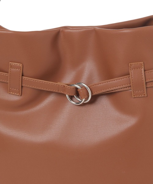 LAKOLE（ラコレ）の「ベルトデザインワンハンドルトートバッグ / 499915（ショルダーバッグ・レディース・ブラウン/オフホワイト/ブラック・FREE）」の7枚目の写真