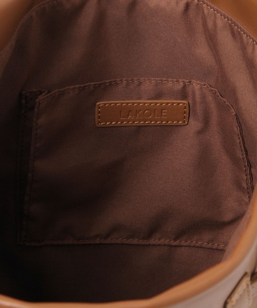 LAKOLE（ラコレ）の「ベルトデザインワンハンドルトートバッグ / 499915（ショルダーバッグ・レディース・ブラウン/オフホワイト/ブラック・FREE）」の9枚目の写真