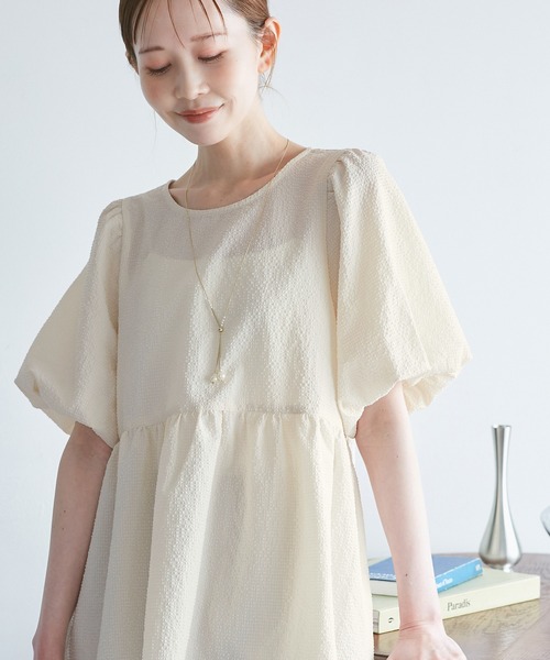 ROPE' PICNIC(ロペピクニック)の「バルーンペプラムブラウス(シャツ/ブラウス・レディース・ブラック/ダークブラウン/サックスブルー/キナリ・38/40)」の2枚目の写真