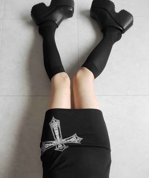 me+em select(ミームセレクト)の「クロスプリントスクエアネックミニワンピース / cross print square neck mini onepiece(ワンピース・レディース・ブラック・FREE)」の4枚目の写真