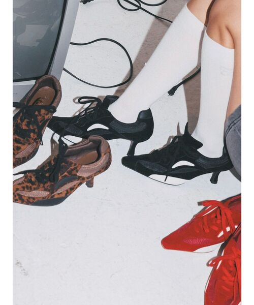 スウェードポインテッドスニーカーヒール（パンプス）｜EVRIS