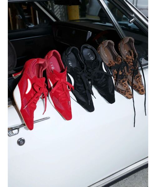 スウェードポインテッドスニーカーヒール（パンプス）｜EVRIS