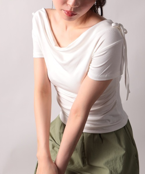 NANAHACHI(ナナハチ)の「肩リボンドレープ半袖Tシャツ(Tシャツ/カットソー・レディース・ブラック/ホワイト・MEDIUM/SMALL)」の14枚目の写真