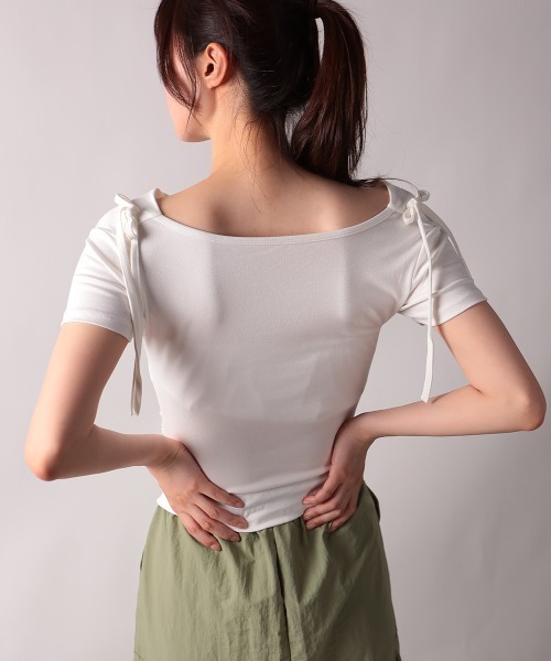 NANAHACHI(ナナハチ)の「肩リボンドレープ半袖Tシャツ(Tシャツ/カットソー・レディース・ブラック/ホワイト・MEDIUM/SMALL)」の10枚目の写真