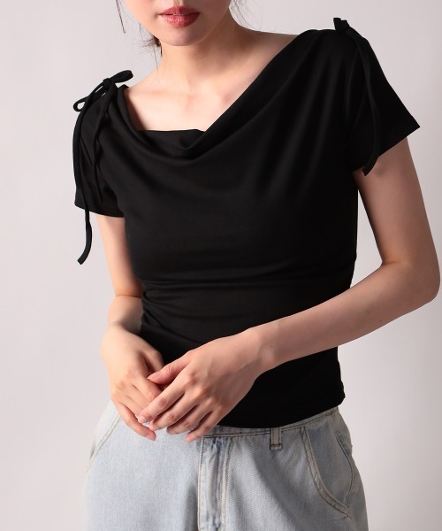 NANAHACHI(ナナハチ)の「肩リボンドレープ半袖Tシャツ(Tシャツ/カットソー・レディース・ブラック/ホワイト・MEDIUM/SMALL)」の4枚目の写真