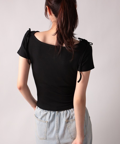 NANAHACHI(ナナハチ)の「肩リボンドレープ半袖Tシャツ(Tシャツ/カットソー・レディース・ブラック/ホワイト・MEDIUM/SMALL)」の17枚目の写真