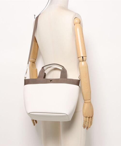 LAZY SUSAN（レイジースーザン）の「バッグ　フナガタテープトート（トートバッグ・レディース・シルバー/ブラック/ホワイト・FREE）」の4枚目の写真