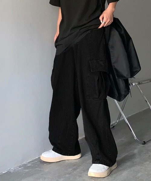 link lot(リンクロット)の「ウォッシュ加工 デニムワイドバレルレッグカーゴパンツ(カーゴパンツ・メンズ・ブラック系その他/ブルー系その他・M/L)」の1枚目の写真