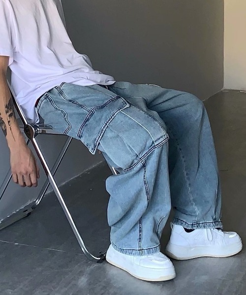 link lot(リンクロット)の「ウォッシュ加工 デニムワイドバレルレッグカーゴパンツ(カーゴパンツ・メンズ・ブラック系その他/ブルー系その他・M/L)」の2枚目の写真