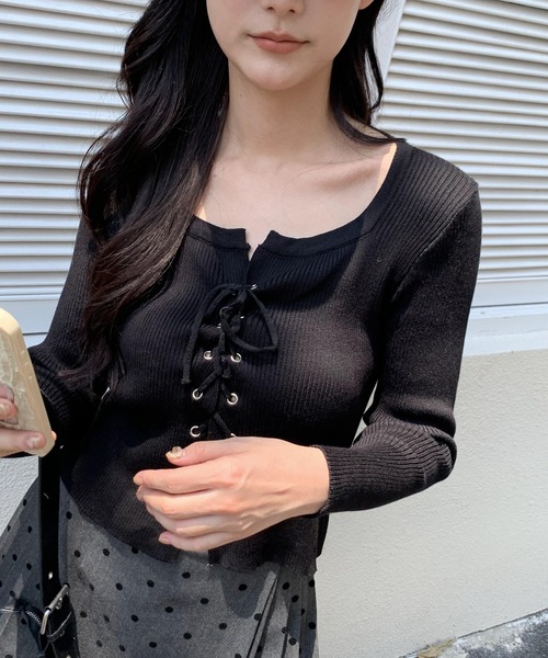 ARCADE（アーケード）の「春服 レースアップ リブニット トップス -ARCADE Limited Line-（ニット/セーター・レディース・ブラック/サンドベージュ/グレー・FREE）」の2枚目の写真