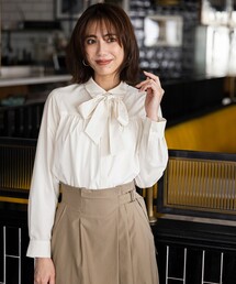 ボウタイ付きビジュー シャツ