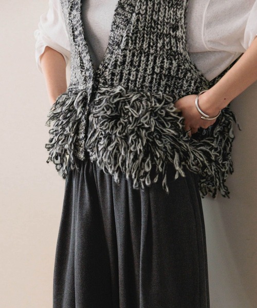 LOWRYS FARM（ローリーズファーム）の「フリンジループベスト　583262（ベスト・レディース・ベージュ/ブラック・FREE）」の15枚目の写真