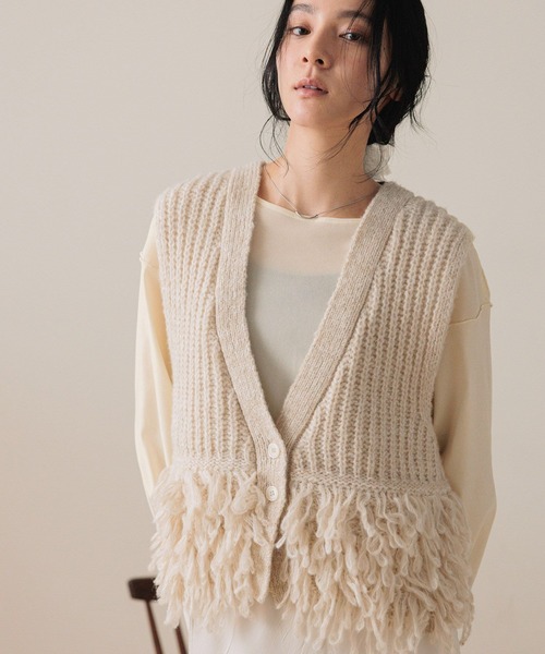 LOWRYS FARM（ローリーズファーム）の「フリンジループベスト　583262（ベスト・レディース・ベージュ/ブラック・FREE）」の20枚目の写真