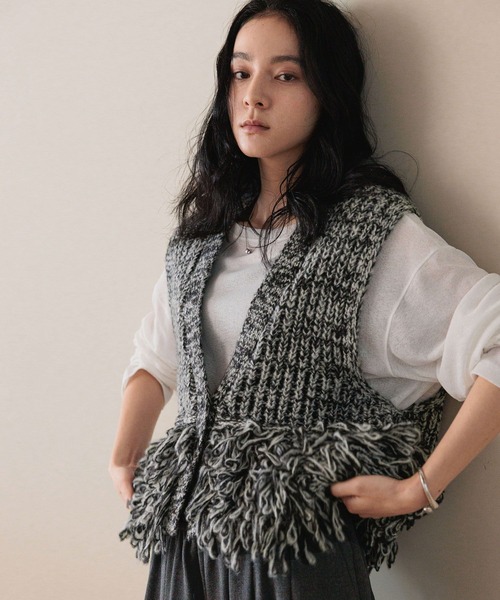 LOWRYS FARM（ローリーズファーム）の「フリンジループベスト　583262（ベスト・レディース・ベージュ/ブラック・FREE）」の14枚目の写真