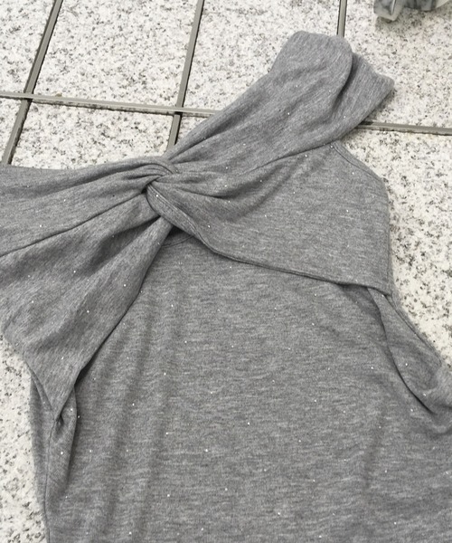 VEILA(ヴェイラ)の「キラキラツイストトップス(Tシャツ/カットソー・レディース・グレー・S/M)」の11枚目の写真