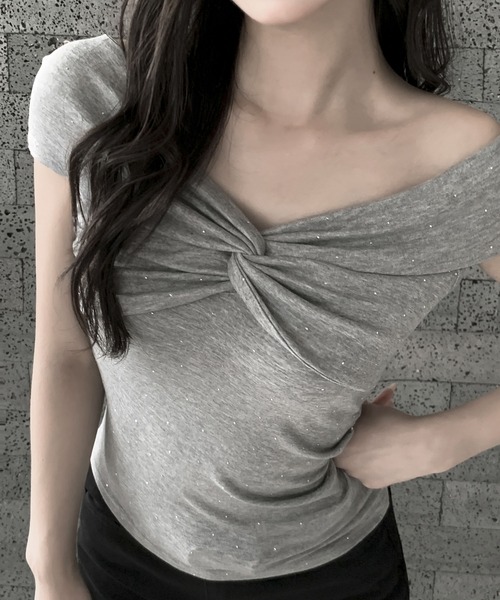VEILA(ヴェイラ)の「キラキラツイストトップス(Tシャツ/カットソー・レディース・グレー・S/M)」の2枚目の写真