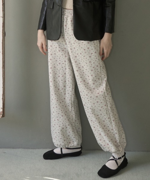 Birthday room（バースデイルーム）の「小花柄スウェットパンツ/Small floral print sweatpants（スウェットパンツ・レディース・オートミール/ネイビー・FREE）」の5枚目の写真