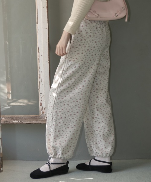 Birthday room（バースデイルーム）の「小花柄スウェットパンツ/Small floral print sweatpants（スウェットパンツ・レディース・オートミール/ネイビー・FREE）」の10枚目の写真