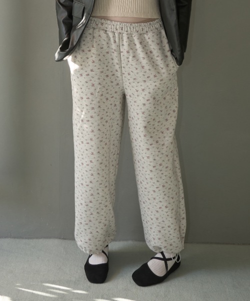 Birthday room（バースデイルーム）の「小花柄スウェットパンツ/Small floral print sweatpants（スウェットパンツ・レディース・オートミール/ネイビー・FREE）」の3枚目の写真