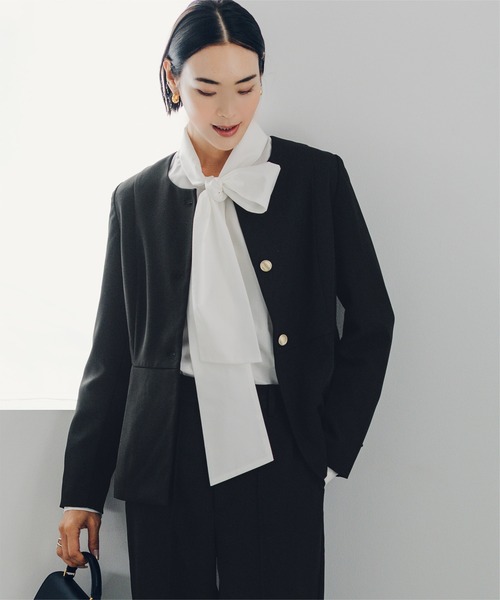 UR'S（ユアーズ）の「美シルエットゴールド釦ペプラムジャケット（ノーカラージャケット・レディース・ダークネイビー/グレイッシュベージュ/ブラック・L/M/S）」の12枚目の写真