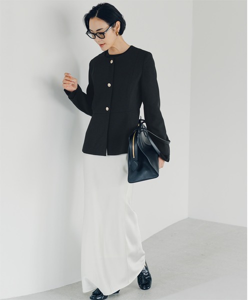 UR'S（ユアーズ）の「美シルエットゴールド釦ペプラムジャケット（ノーカラージャケット・レディース・ダークネイビー/グレイッシュベージュ/ブラック・L/M/S）」の9枚目の写真