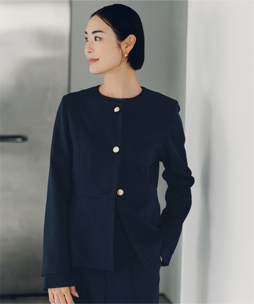 UR'S（ユアーズ）の「美シルエットゴールド釦ペプラムジャケット（ノーカラージャケット・レディース・ダークネイビー/グレイッシュベージュ/ブラック・L/M/S）」の19枚目の写真