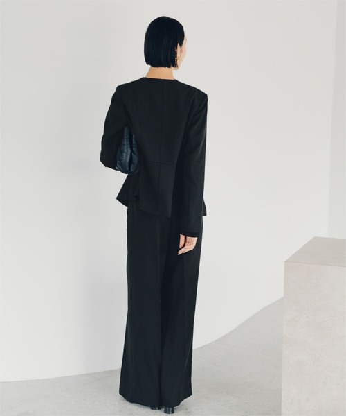 UR'S（ユアーズ）の「美シルエットゴールド釦ペプラムジャケット（ノーカラージャケット・レディース・ダークネイビー/グレイッシュベージュ/ブラック・L/M/S）」の11枚目の写真