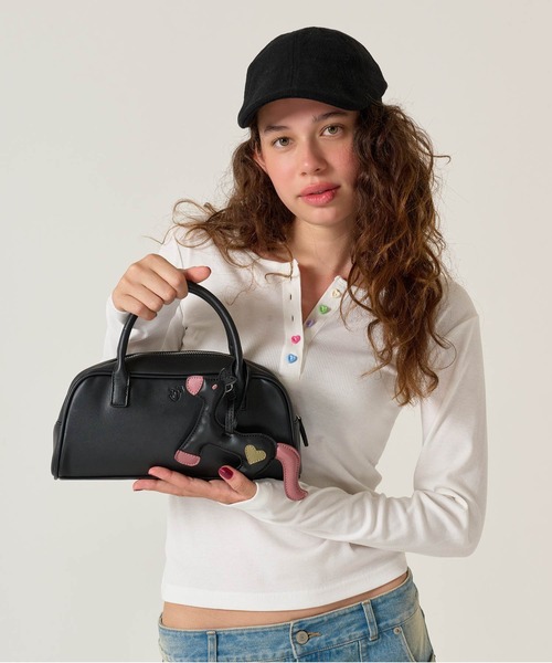 TINA：JOJUN（ティーナジョジュン）の「オリジナルチャーム付き ハンドバッグ TINA：JOJUN（ハンドバッグ・レディース・ピンク/ブラック・F）」の11枚目の写真