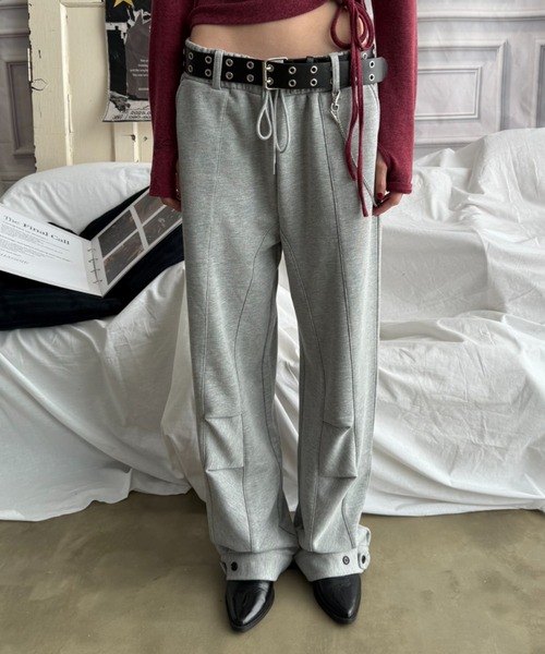 SHAGGIE（シャギー）の「【セットアップ】アジャストボタン付きタックラインスウェットパンツ（スウェットパンツ・レディース・ベージュ/グレー/ブラック・FREE）」の3枚目の写真