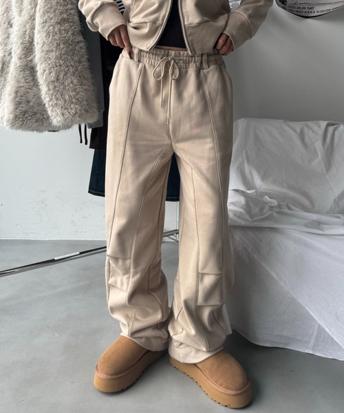 SHAGGIE（シャギー）の「【セットアップ】アジャストボタン付きタックラインスウェットパンツ（スウェットパンツ・レディース・ベージュ/グレー/ブラック・FREE）」の4枚目の写真