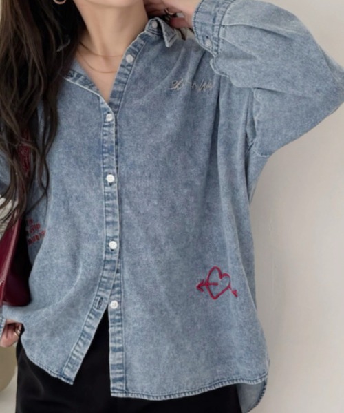 A.D.C.L.（エーディーシーエル）の「ランダム刺繍 オーバーサイズ ビックシルエット デニムシャツ（シャツ/ブラウス・レディース・ブルー/ネイビー・M/L）」の22枚目の写真