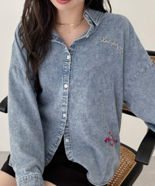 A.D.C.L.（エーディーシーエル）の「ランダム刺繍 オーバーサイズ ビックシルエット デニムシャツ（シャツ/ブラウス・レディース・ブルー/ネイビー・M/L）」の20枚目の写真