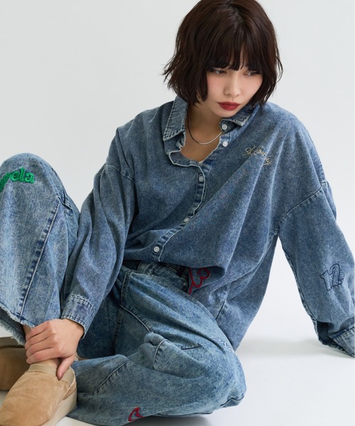A.D.C.L.（エーディーシーエル）の「ランダム刺繍 オーバーサイズ ビックシルエット デニムシャツ（シャツ/ブラウス・レディース・ブルー/ネイビー・M/L）」の9枚目の写真