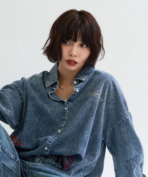 A.D.C.L.（エーディーシーエル）の「ランダム刺繍 オーバーサイズ ビックシルエット デニムシャツ（シャツ/ブラウス・レディース・ブルー/ネイビー・M/L）」の11枚目の写真