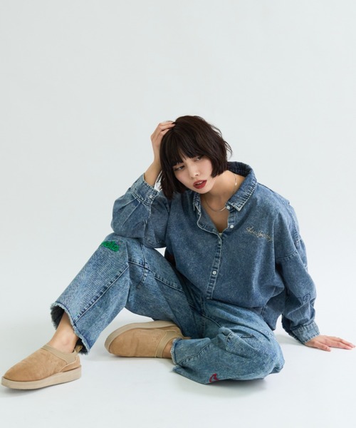 A.D.C.L.（エーディーシーエル）の「ランダム刺繍 オーバーサイズ ビックシルエット デニムシャツ（シャツ/ブラウス・レディース・ブルー/ネイビー・M/L）」の3枚目の写真