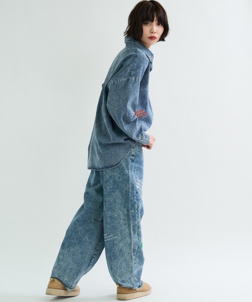 A.D.C.L.（エーディーシーエル）の「ランダム刺繍 オーバーサイズ ビックシルエット デニムシャツ（シャツ/ブラウス・レディース・ブルー/ネイビー・M/L）」の15枚目の写真