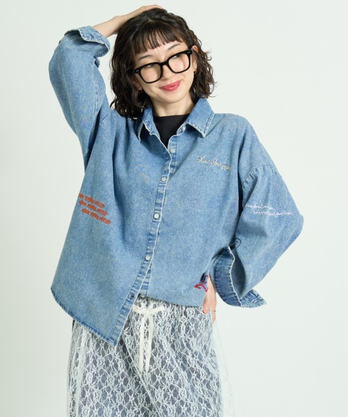 A.D.C.L.(エーディーシーエル)の「ランダム刺繍 オーバーサイズ ビックシルエット デニムシャツ(シャツ/ブラウス・レディース・ブルー/ネイビー・M/L)」の18枚目の写真