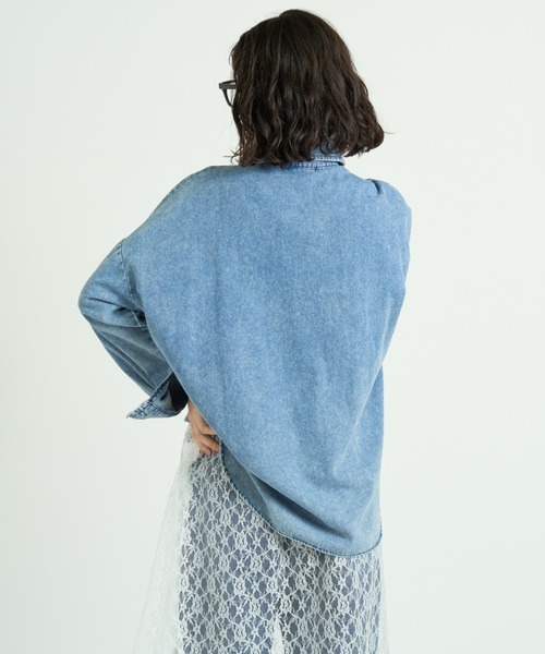 A.D.C.L.(エーディーシーエル)の「ランダム刺繍 オーバーサイズ ビックシルエット デニムシャツ(シャツ/ブラウス・レディース・ブルー/ネイビー・M/L)」の19枚目の写真