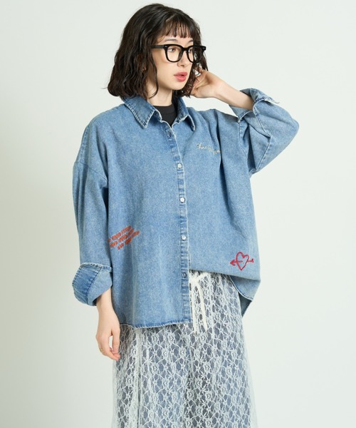A.D.C.L.(エーディーシーエル)の「ランダム刺繍 オーバーサイズ ビックシルエット デニムシャツ(シャツ/ブラウス・レディース・ブルー/ネイビー・M/L)」の22枚目の写真